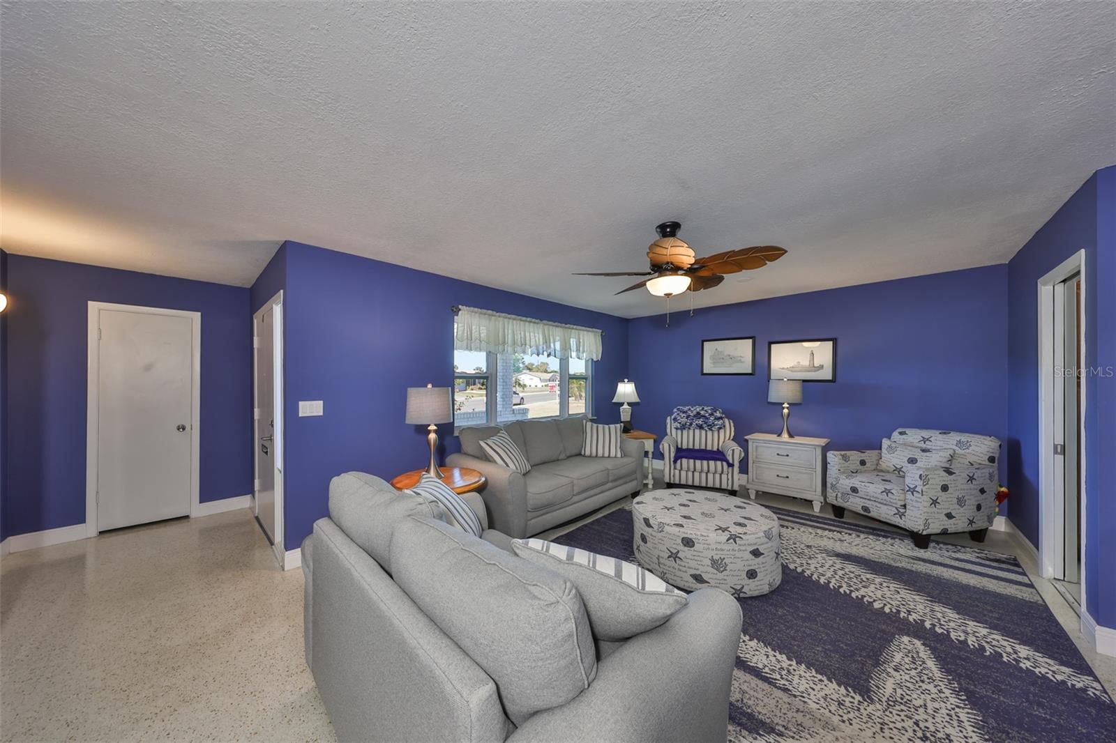 Image 9 of 52 For 607 Fox Hills Drive