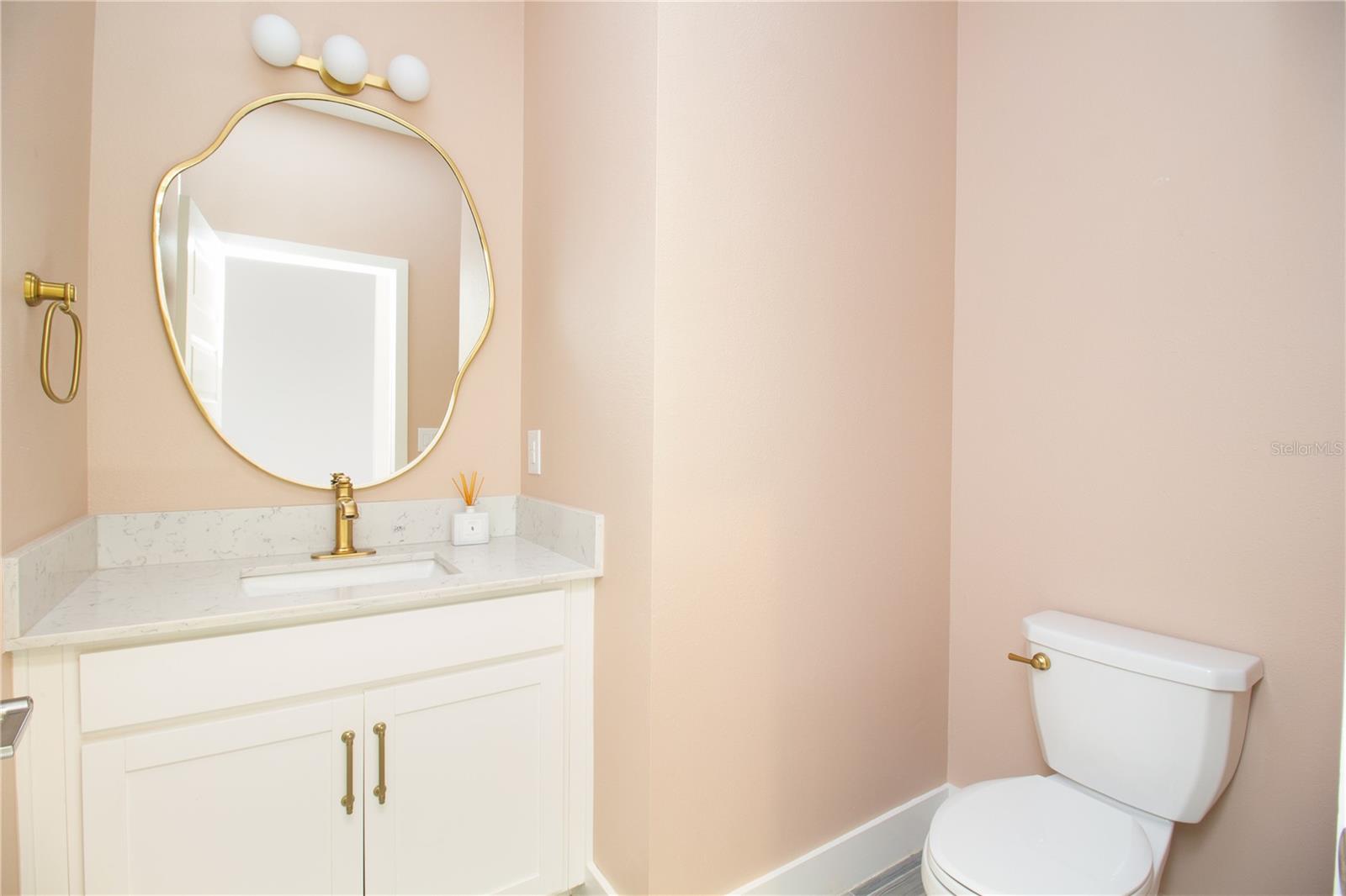 Listing photo id 14 for 18023 Fenders Way