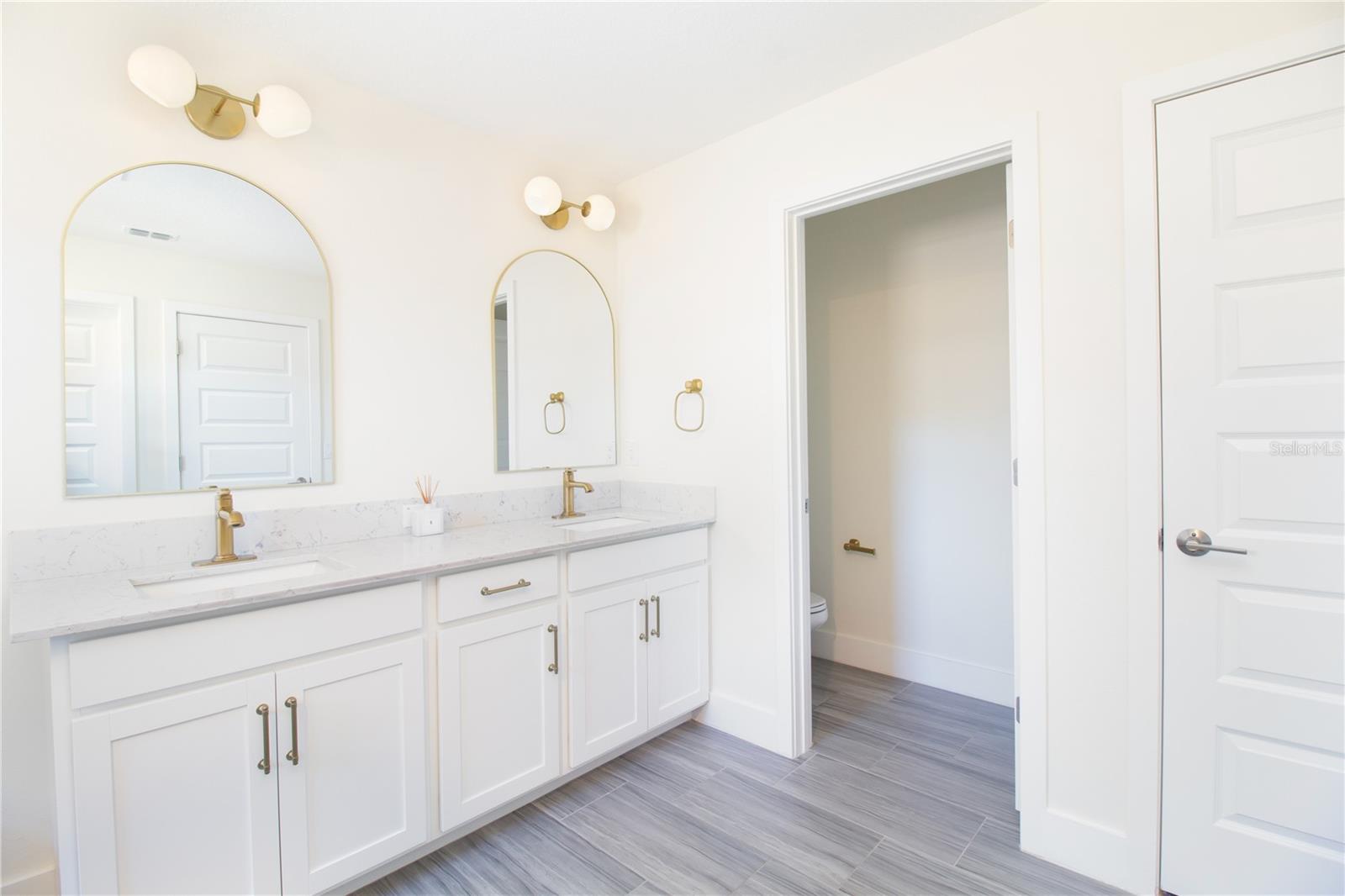 Listing photo id 21 for 18023 Fenders Way