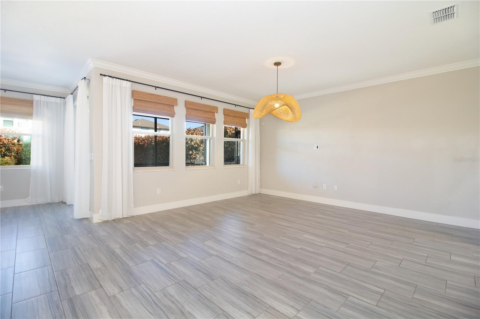 Listing photo id 1 for 18023 Fenders Way