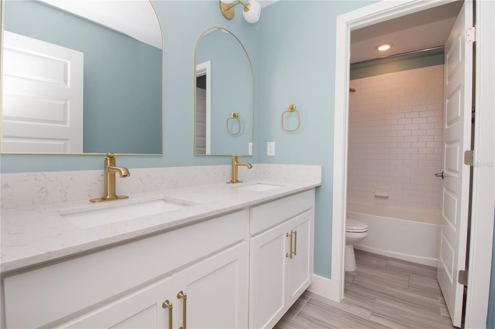 Listing photo id 31 for 18023 Fenders Way