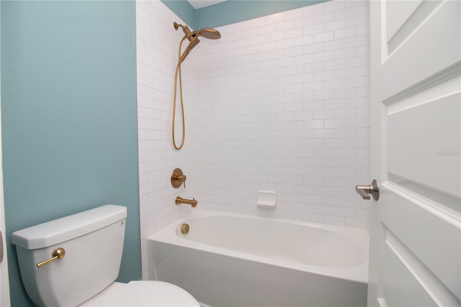 Listing photo id 32 for 18023 Fenders Way