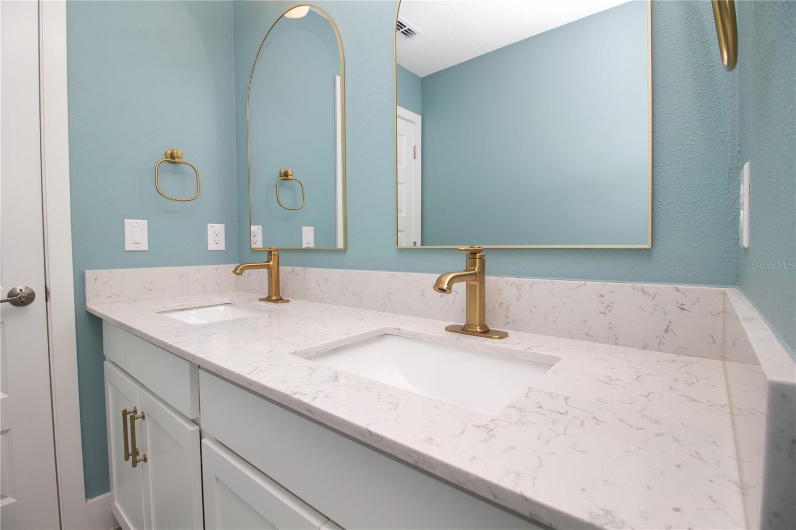 Listing photo id 33 for 18023 Fenders Way