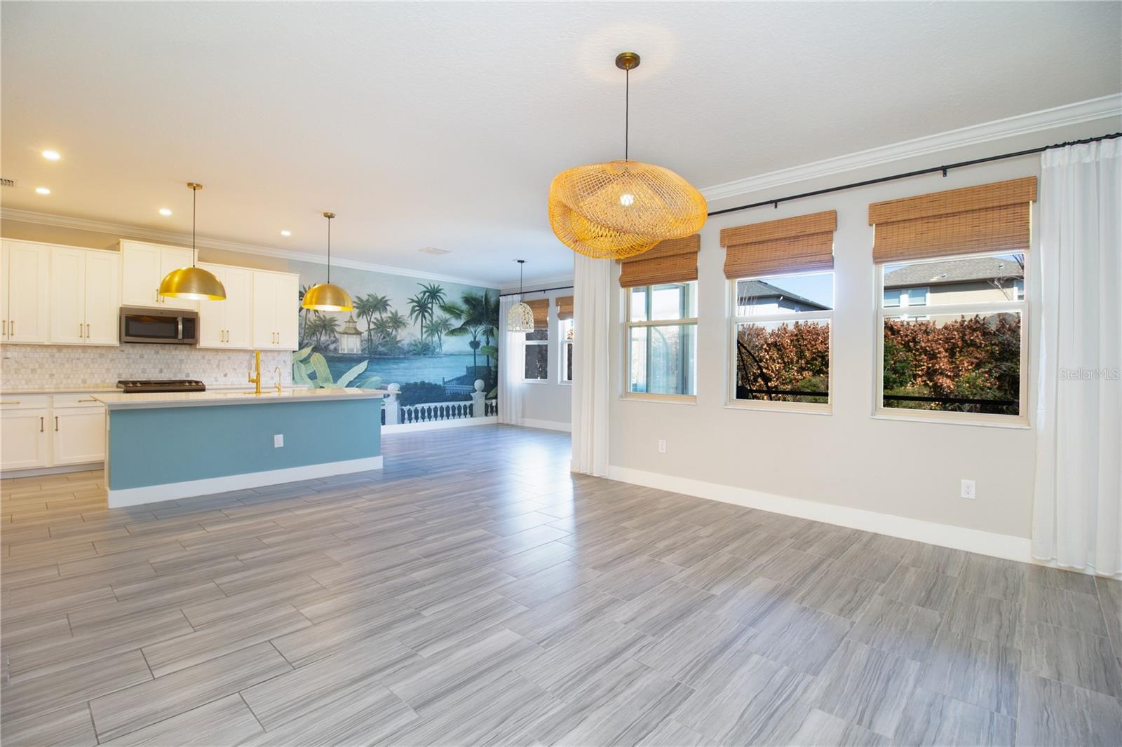 Listing photo id 3 for 18023 Fenders Way