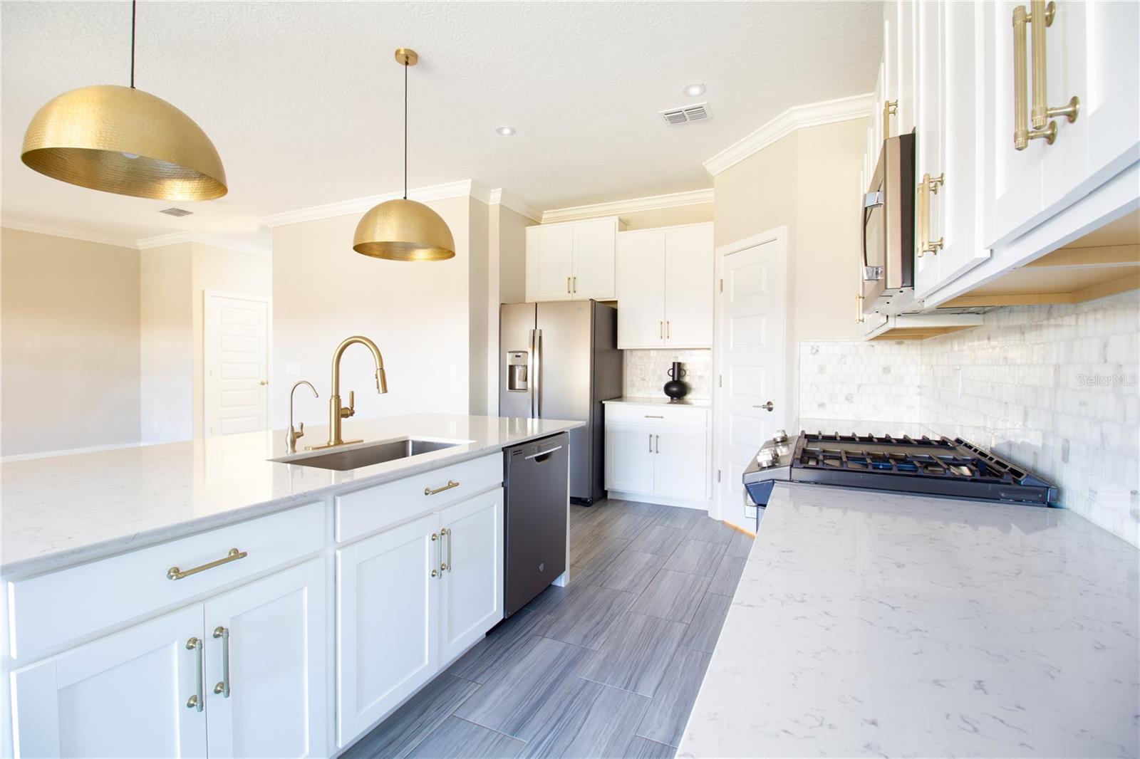 Listing photo id 7 for 18023 Fenders Way