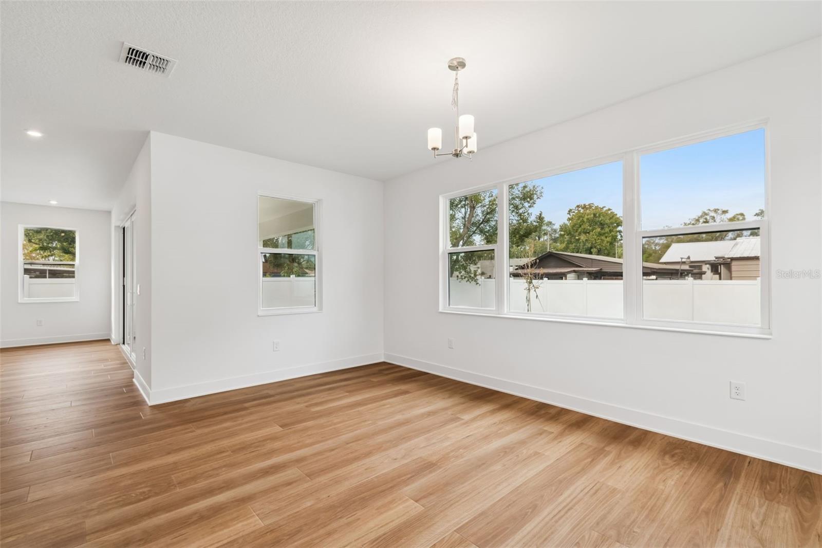 Image 11 of 53 For 804 Peninsular Street