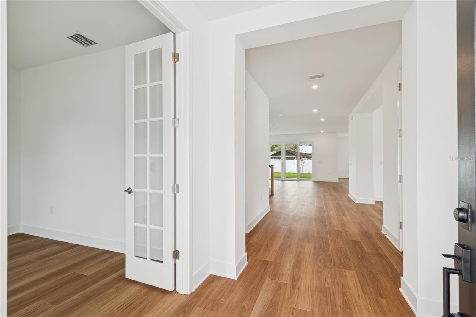 Image 2 of 53 For 804 Peninsular Street