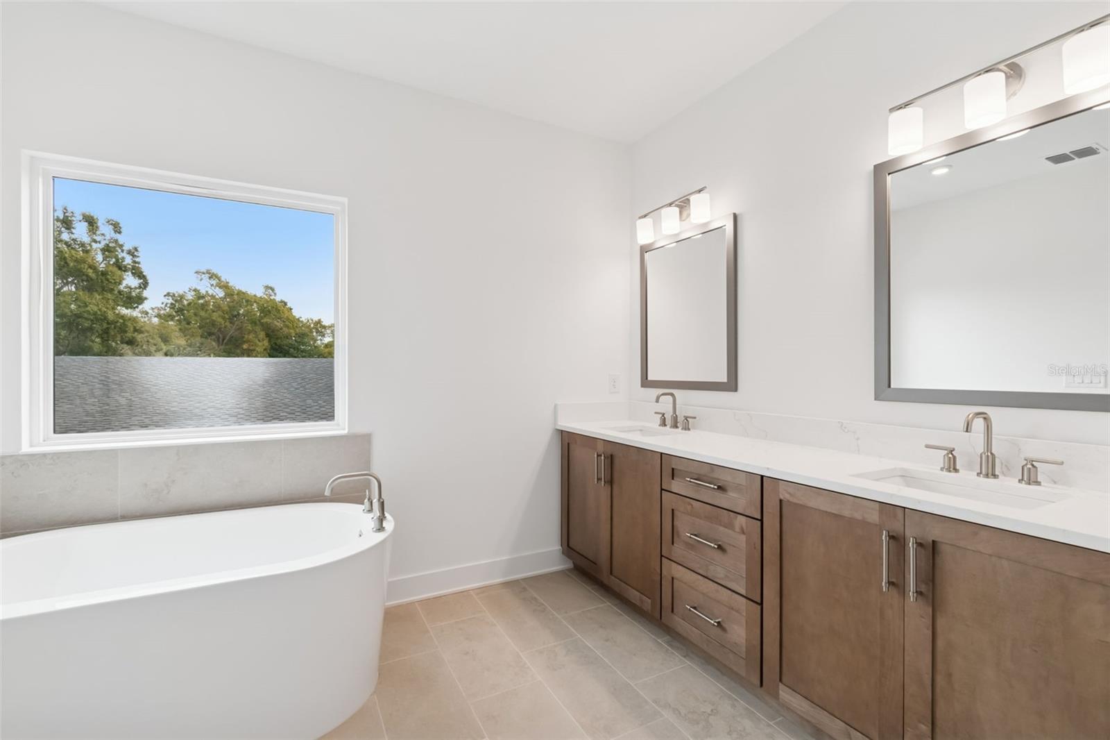 Image 38 of 53 For 804 Peninsular Street