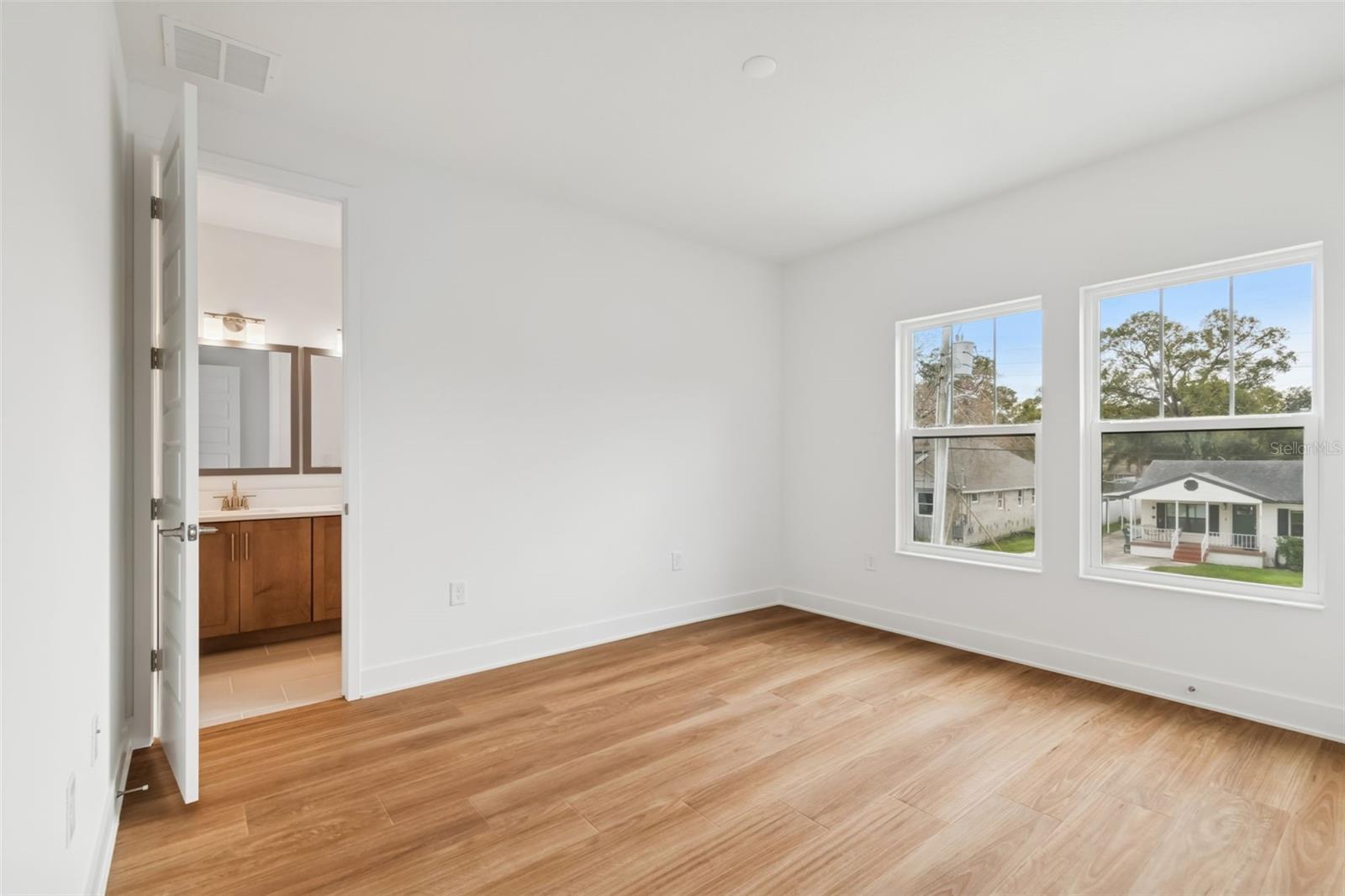 Image 43 of 53 For 804 Peninsular Street