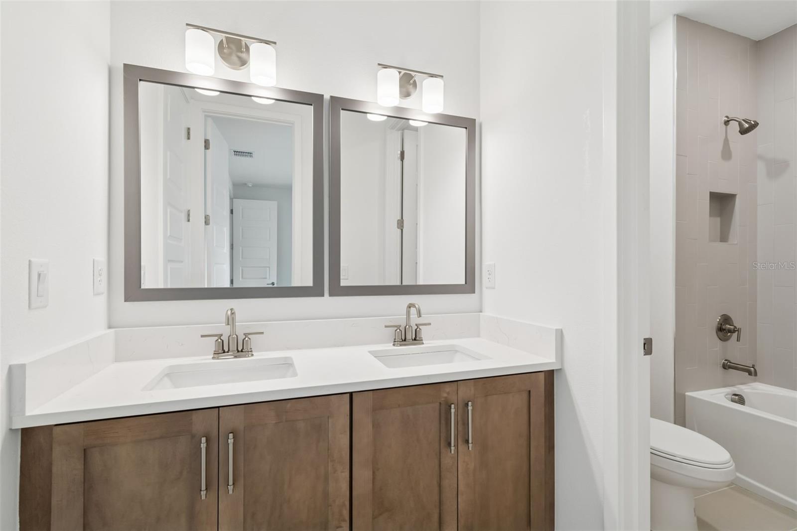 Image 44 of 53 For 804 Peninsular Street