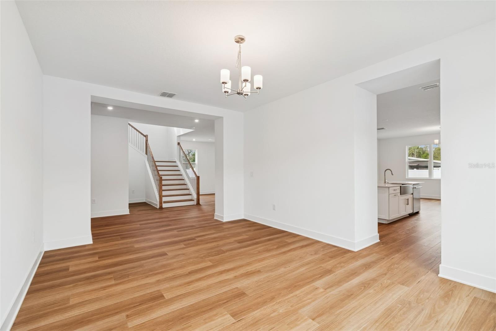 Image 7 of 53 For 804 Peninsular Street