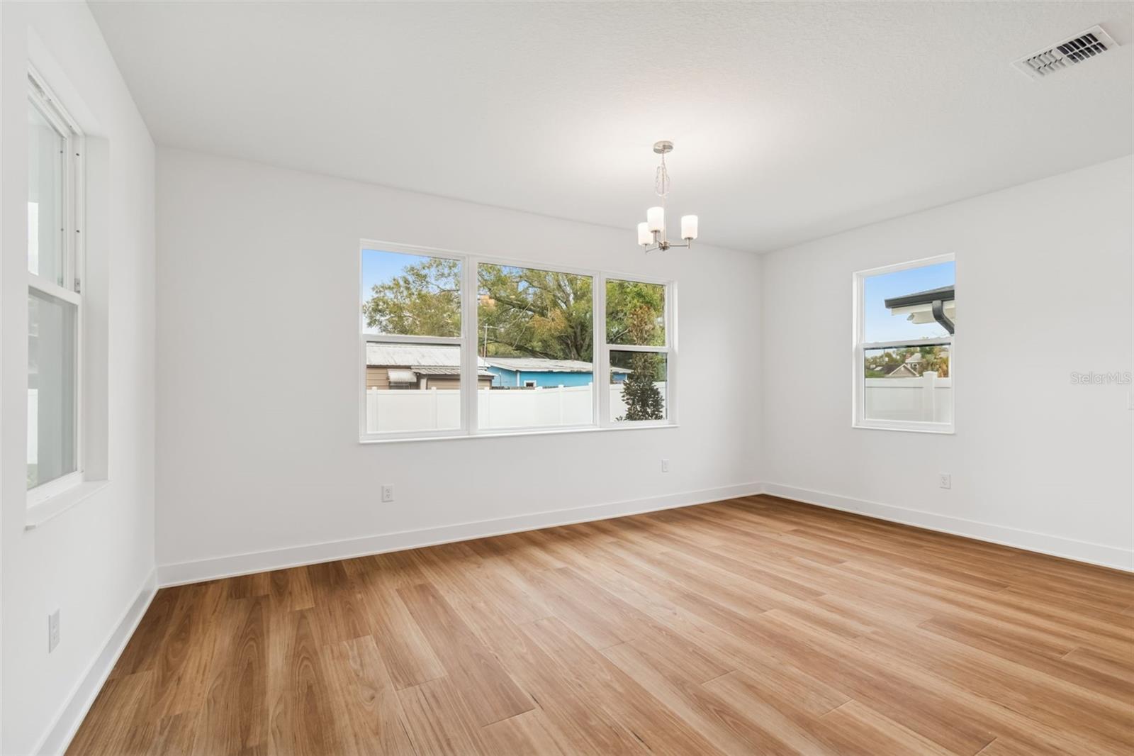 Image 9 of 53 For 804 Peninsular Street