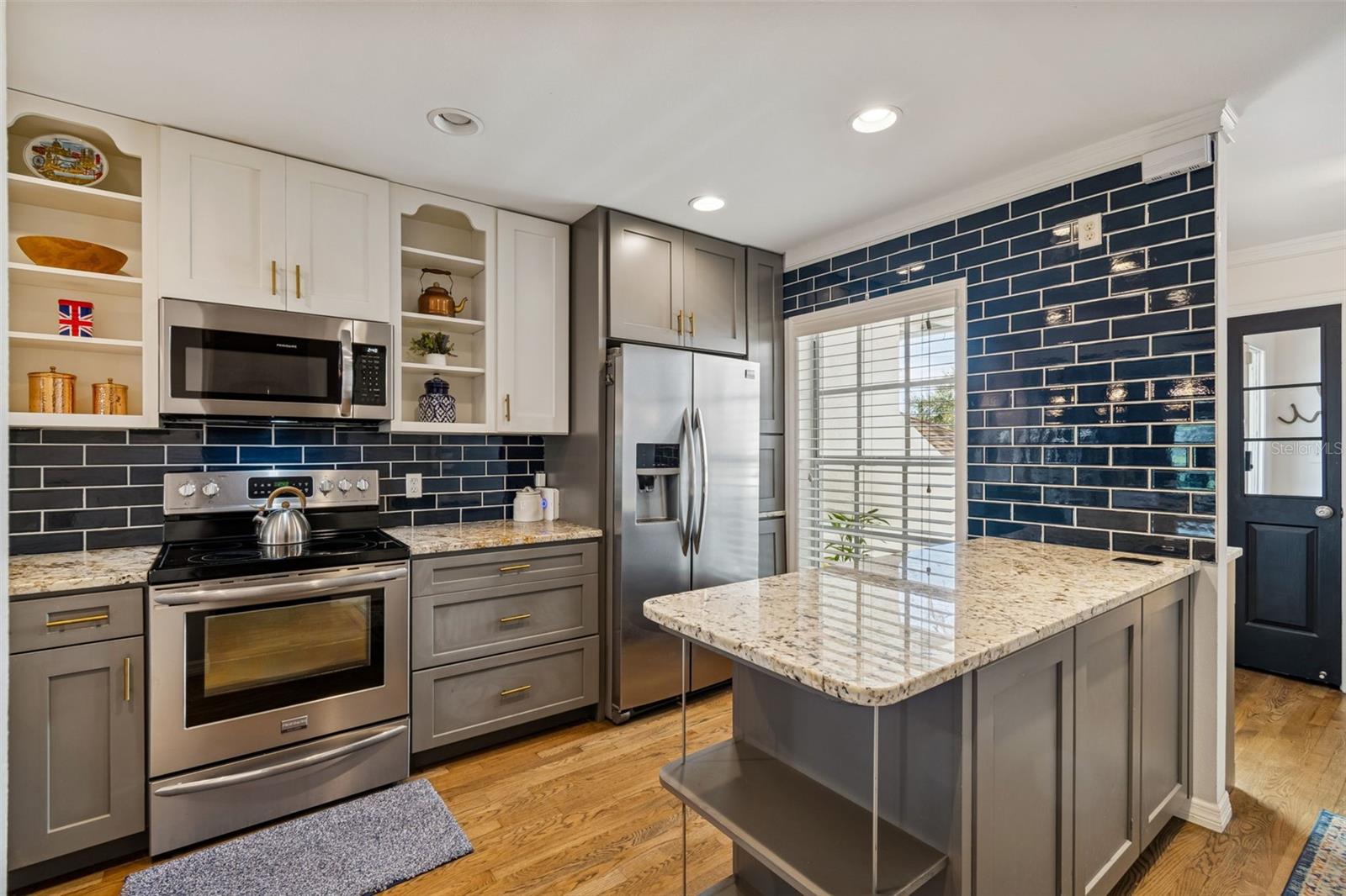 Image 11 of 86 For 5220 Russell Street 36