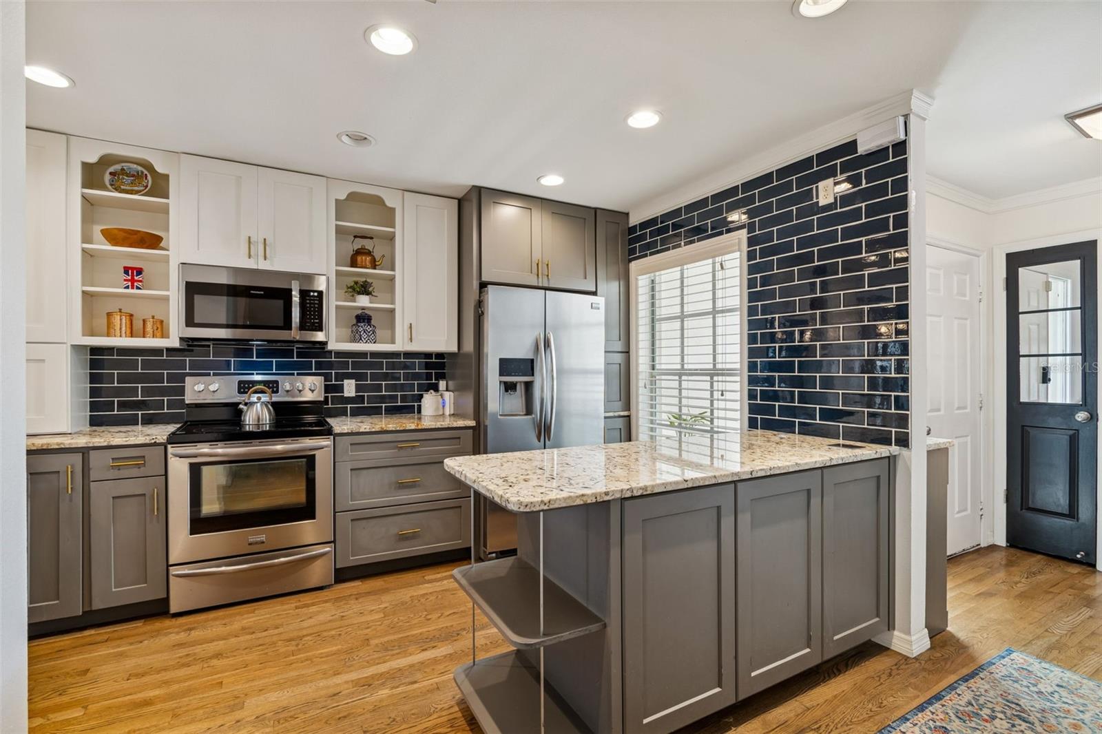 Image 13 of 86 For 5220 Russell Street 36