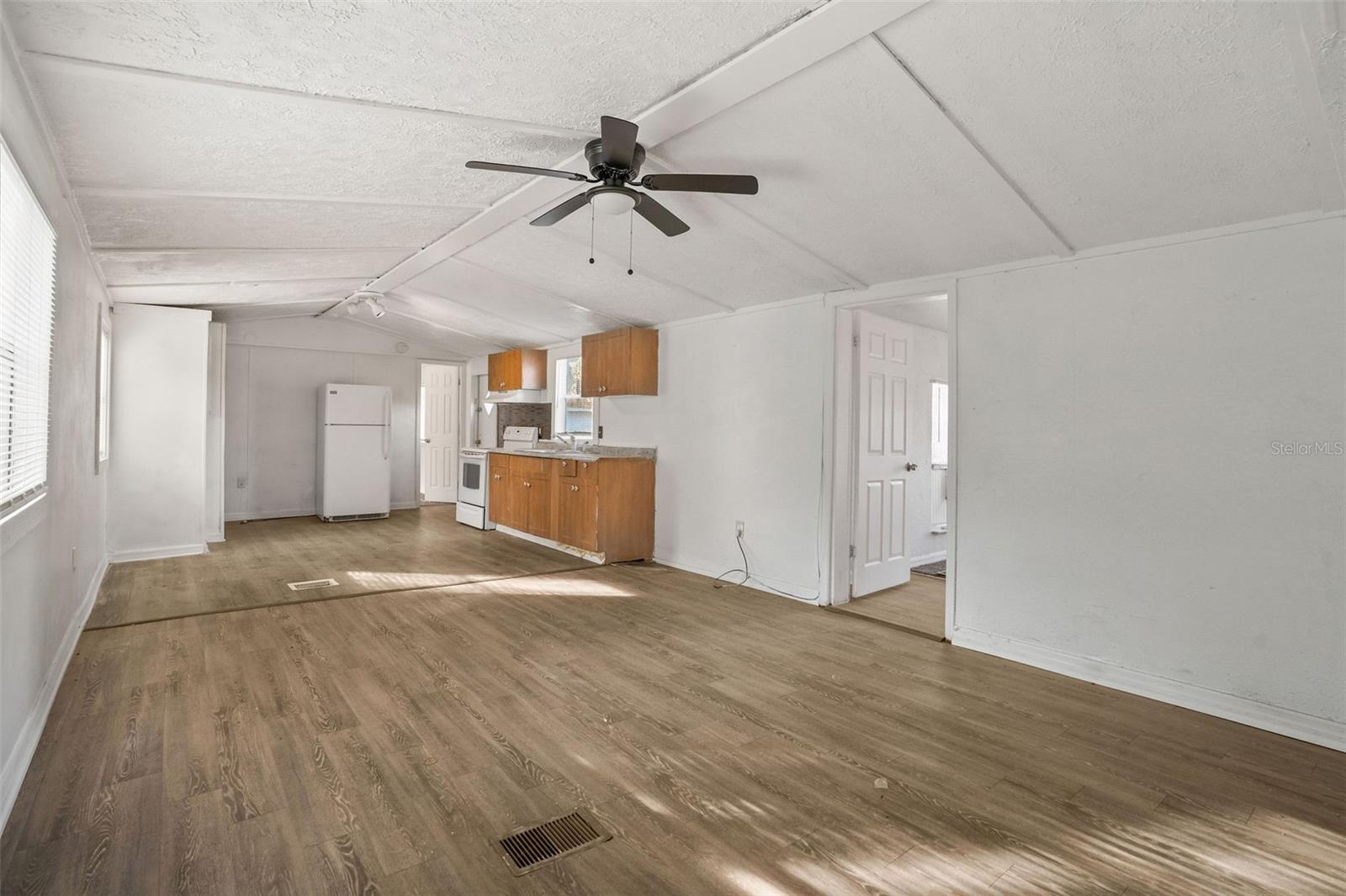 Image 6 of 30 For 10205 Burton Street