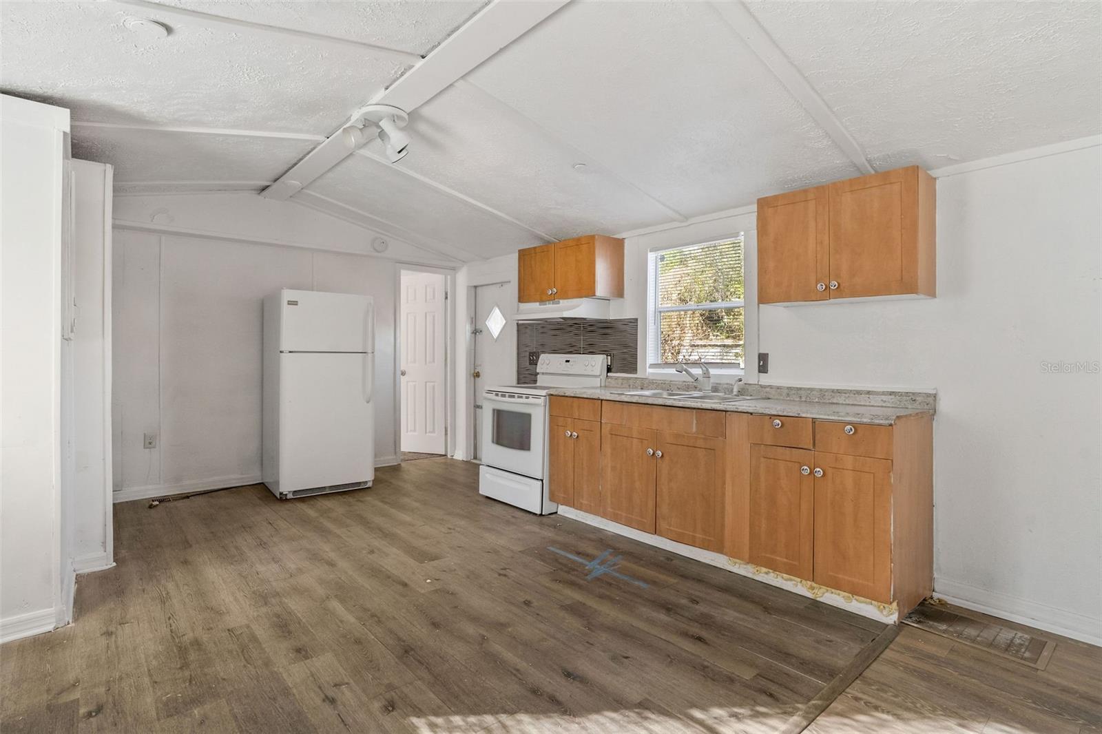 Image 7 of 30 For 10205 Burton Street