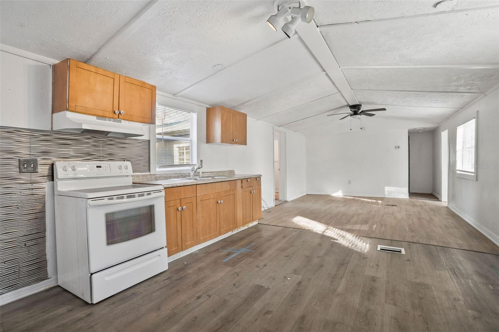 Image 9 of 30 For 10205 Burton Street