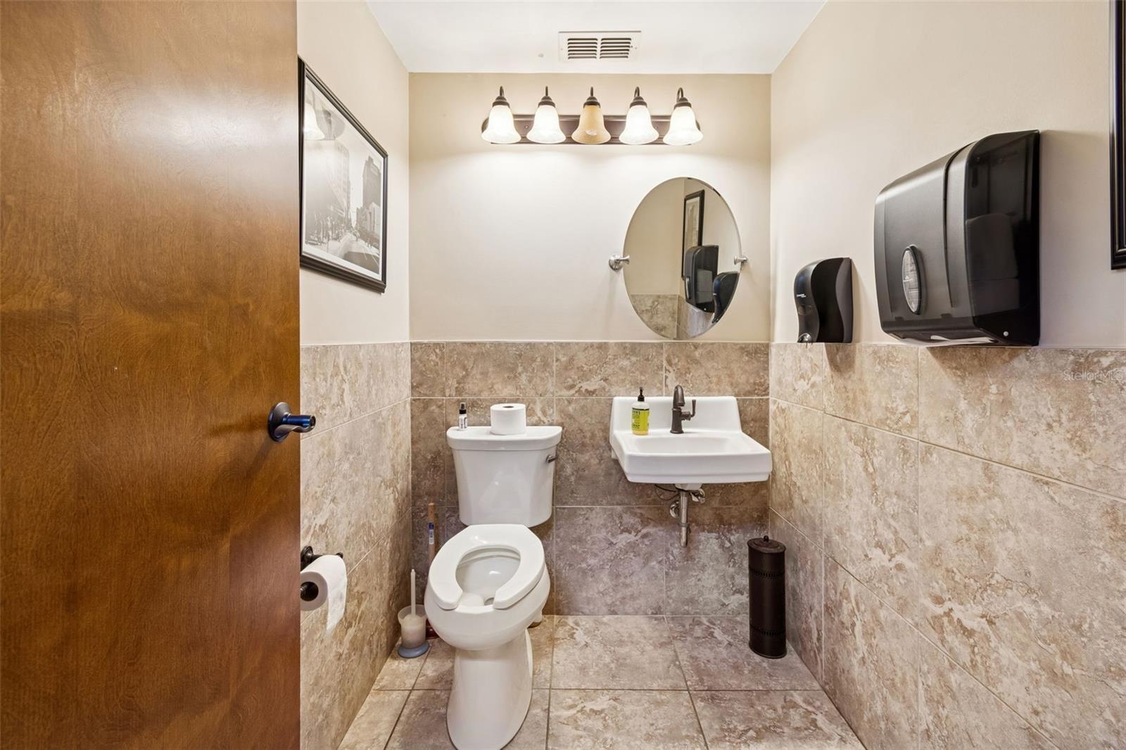 Image 39 of 100 For 707 Franklin Street 6