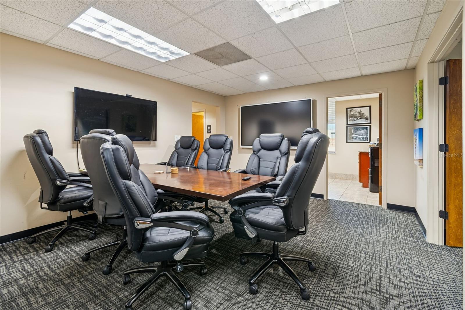 Image 42 of 100 For 707 Franklin Street 6