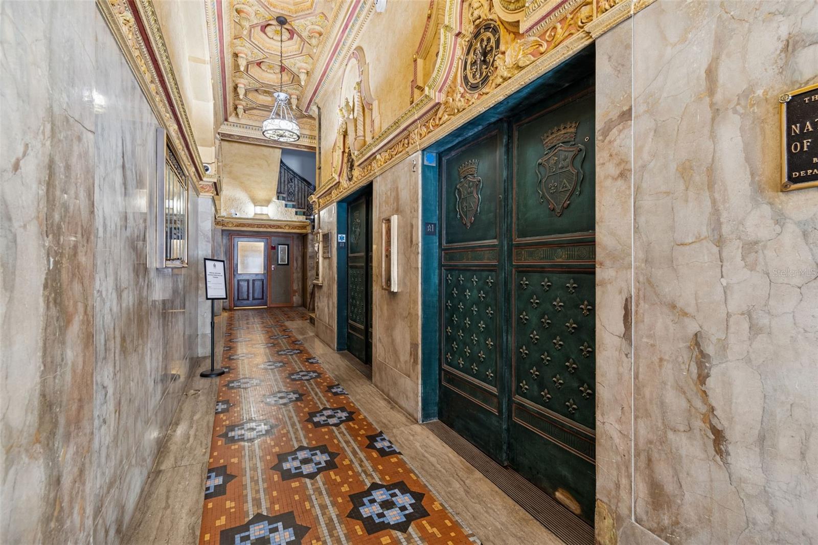 Image 6 of 100 For 707 Franklin Street 6