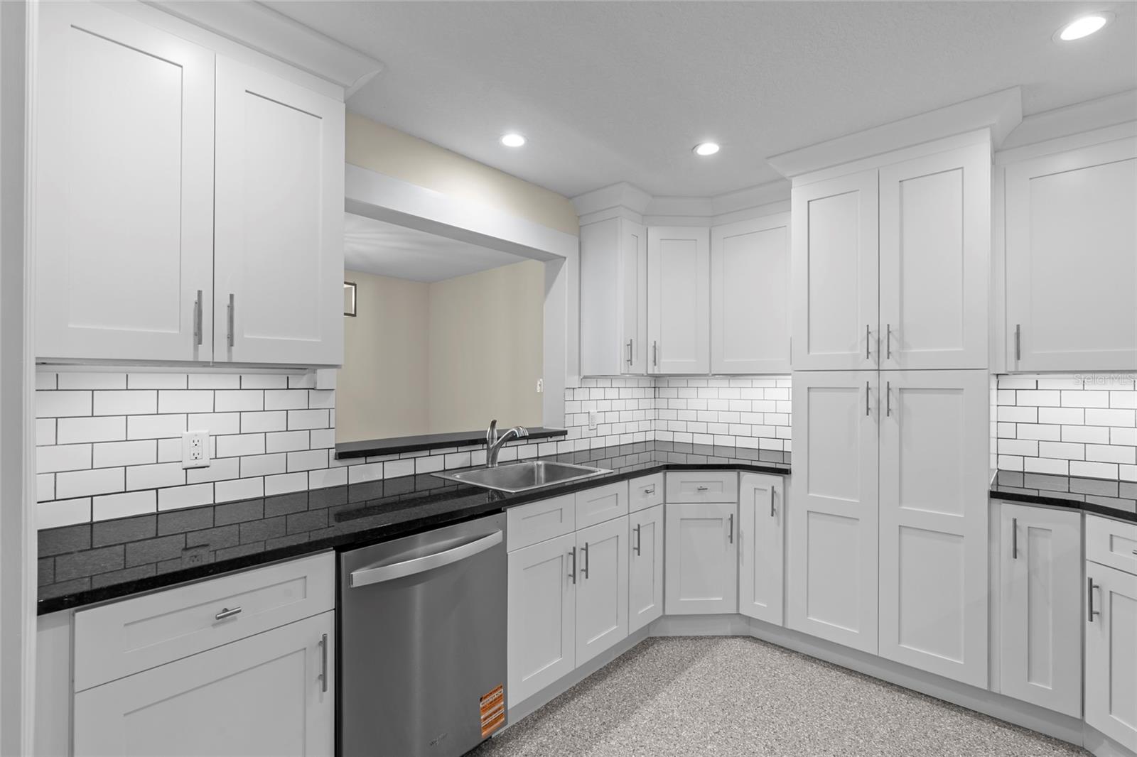 Image 13 of 44 For 358 Highland Shores Drive