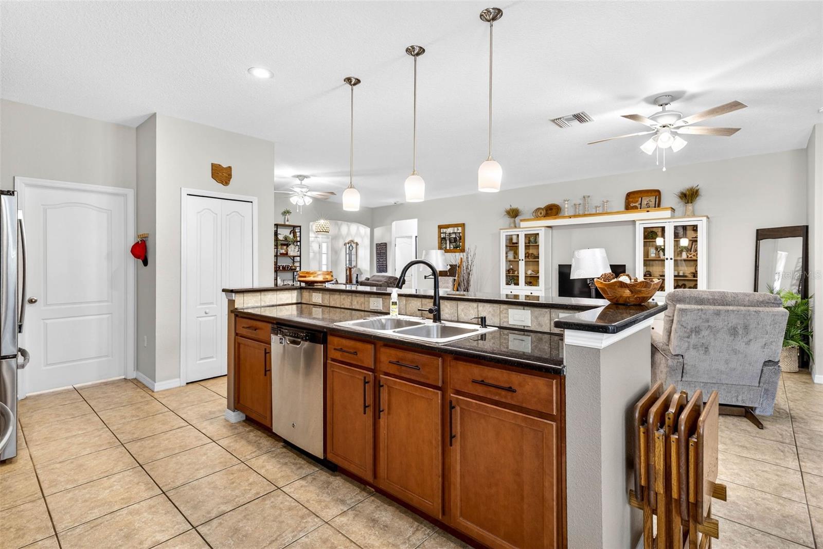 Image 12 of 36 For 808 Bronze Bush Court