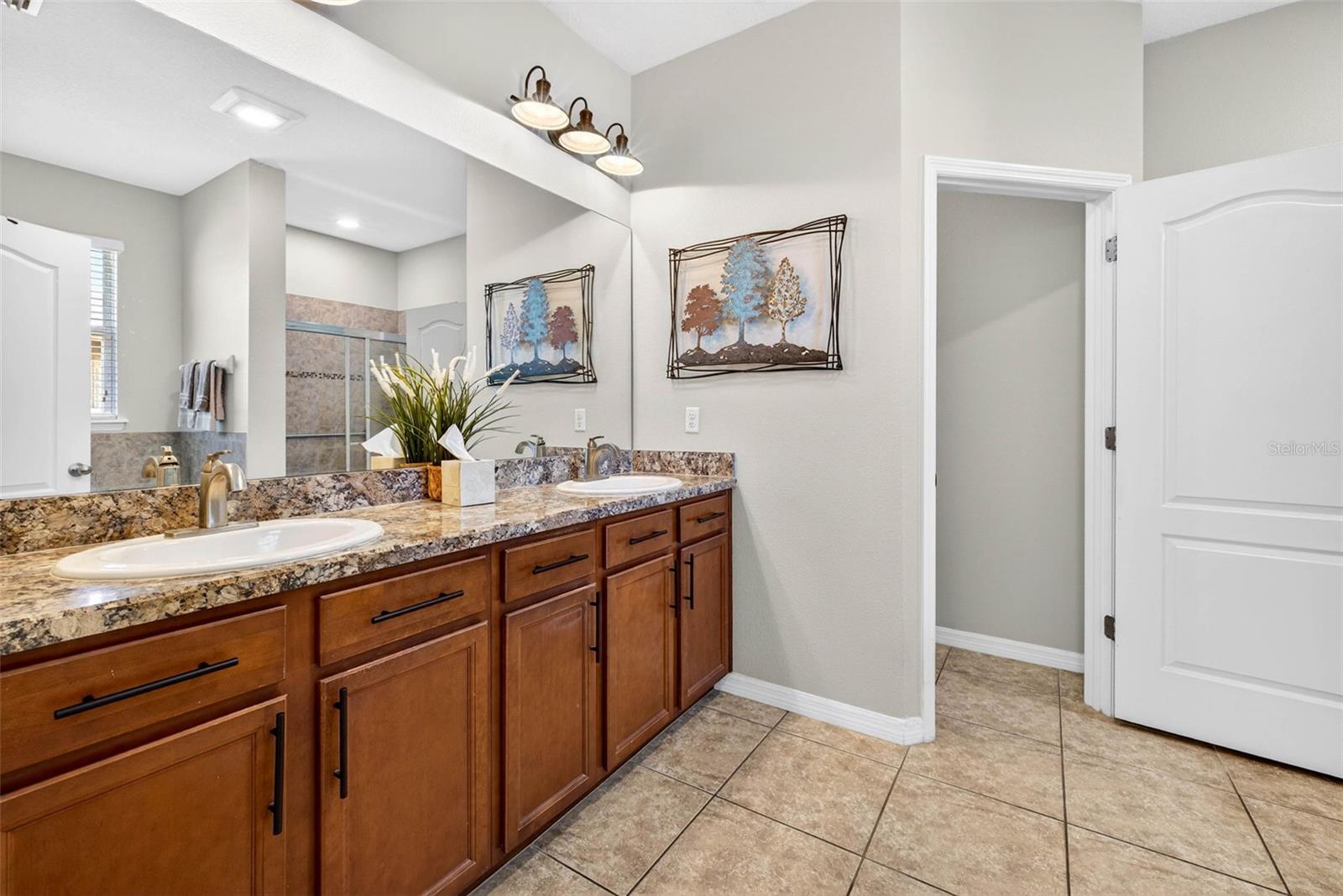 Image 24 of 36 For 808 Bronze Bush Court