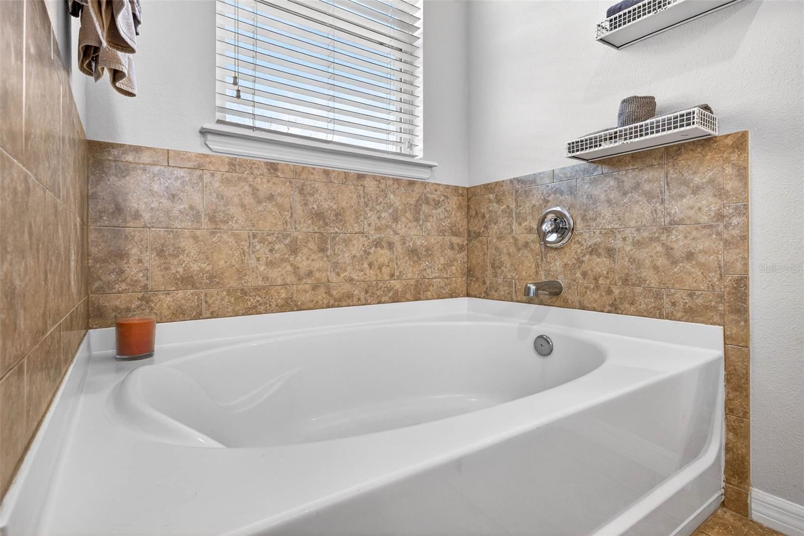 Image 27 of 36 For 808 Bronze Bush Court