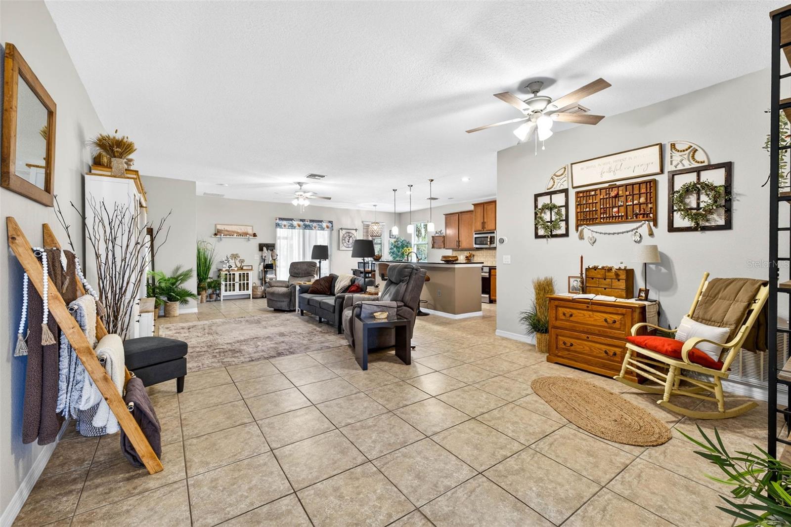 Image 5 of 36 For 808 Bronze Bush Court