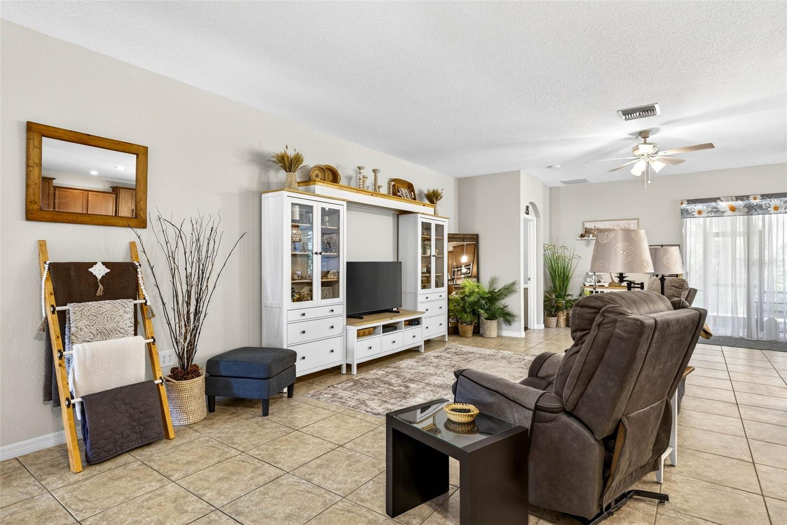 Image 7 of 36 For 808 Bronze Bush Court