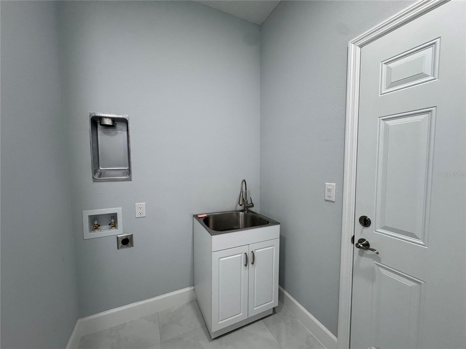 Image 19 of 21 For 6018 Newmark Street