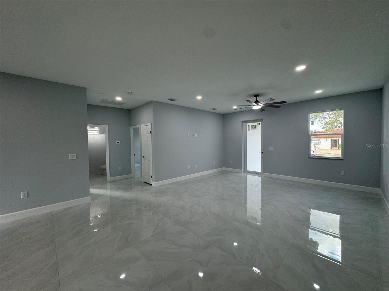 Image 6 of 21 For 6018 Newmark Street