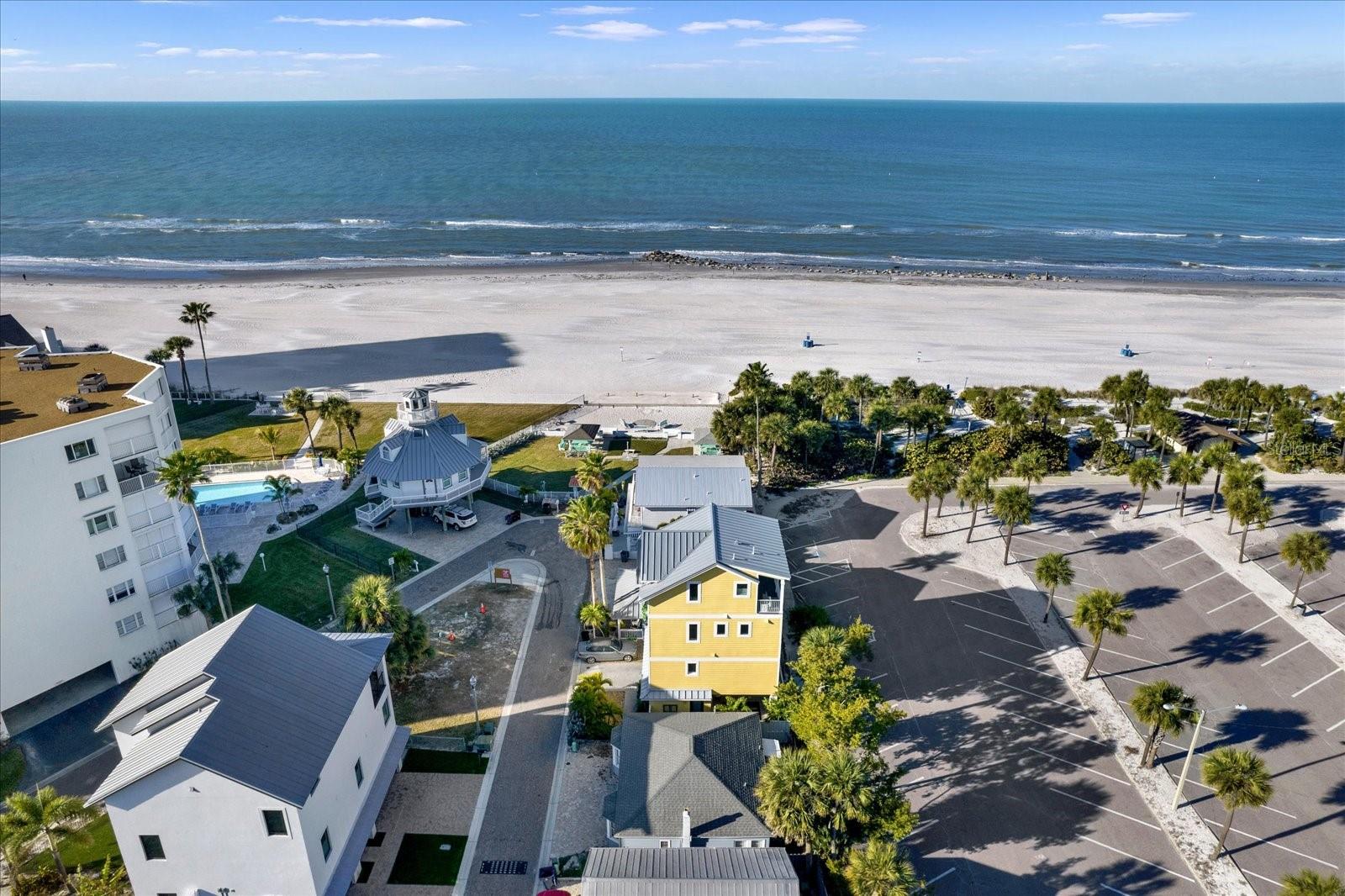 Listing photo id 5 for 39 181st Avenue W