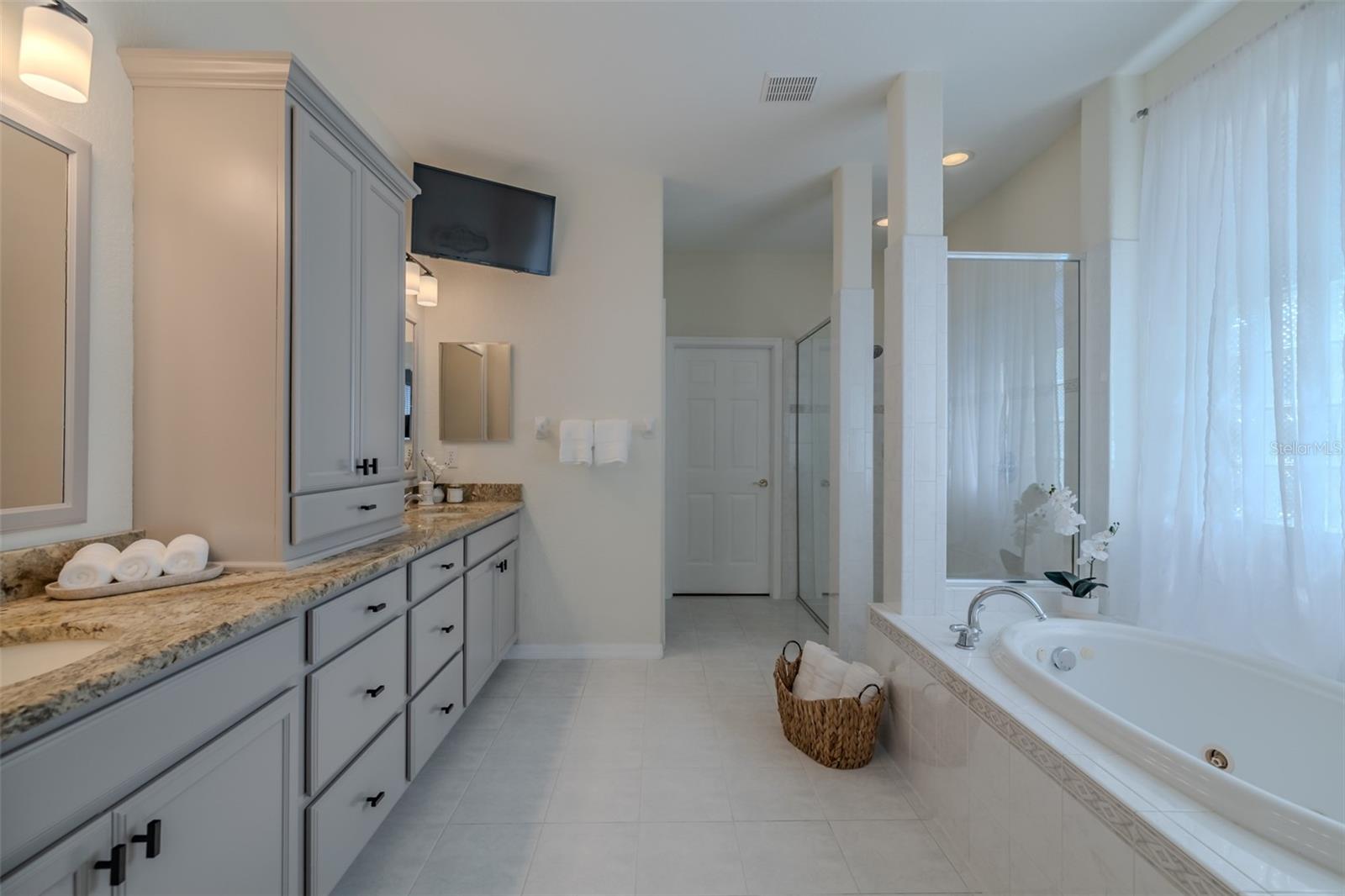 Image 29 of 88 For 27721 Kirkwood Circle