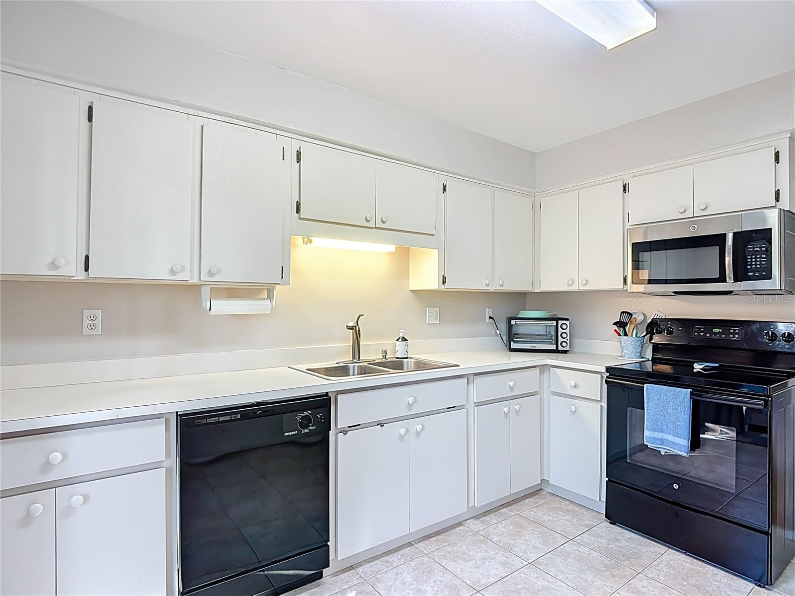 Image 38 of 79 For 13012 Wedgewood Way A