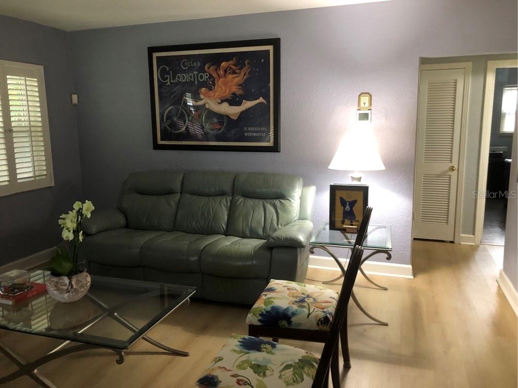 Listing photo id 11 for 105 Chesapeake Avenue