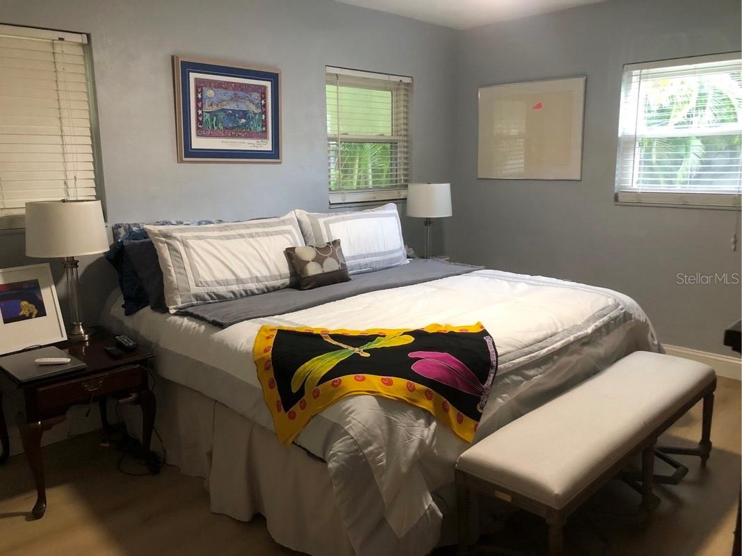 Listing photo id 12 for 105 Chesapeake Avenue