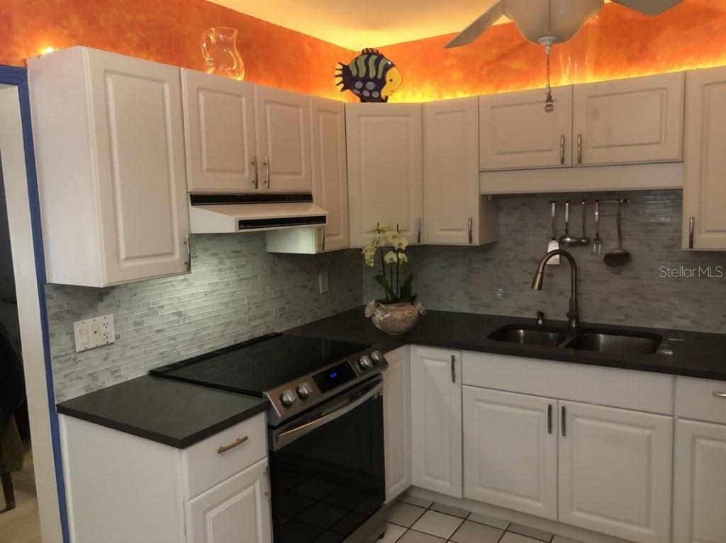 Listing photo id 14 for 105 Chesapeake Avenue