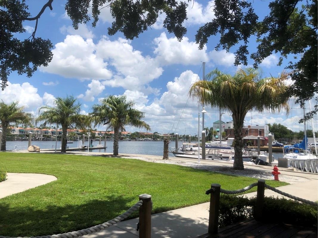 Listing photo id 2 for 105 Chesapeake Avenue