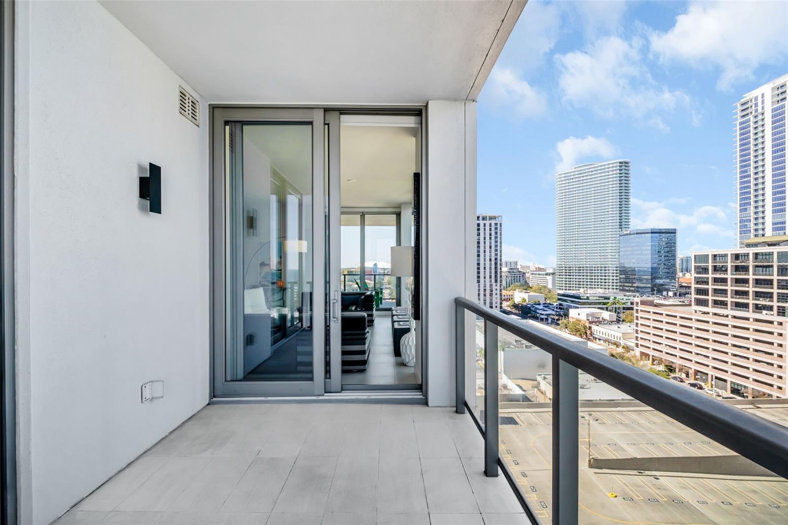 Image 18 of 88 For 301 1st Street S 1404