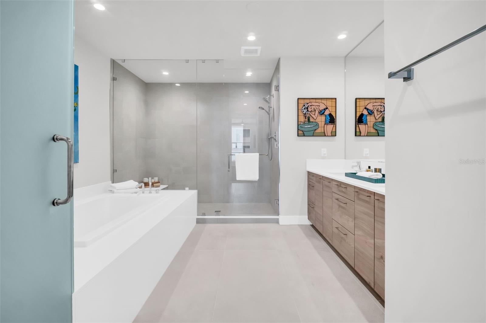 Image 43 of 88 For 301 1st Street S 1404