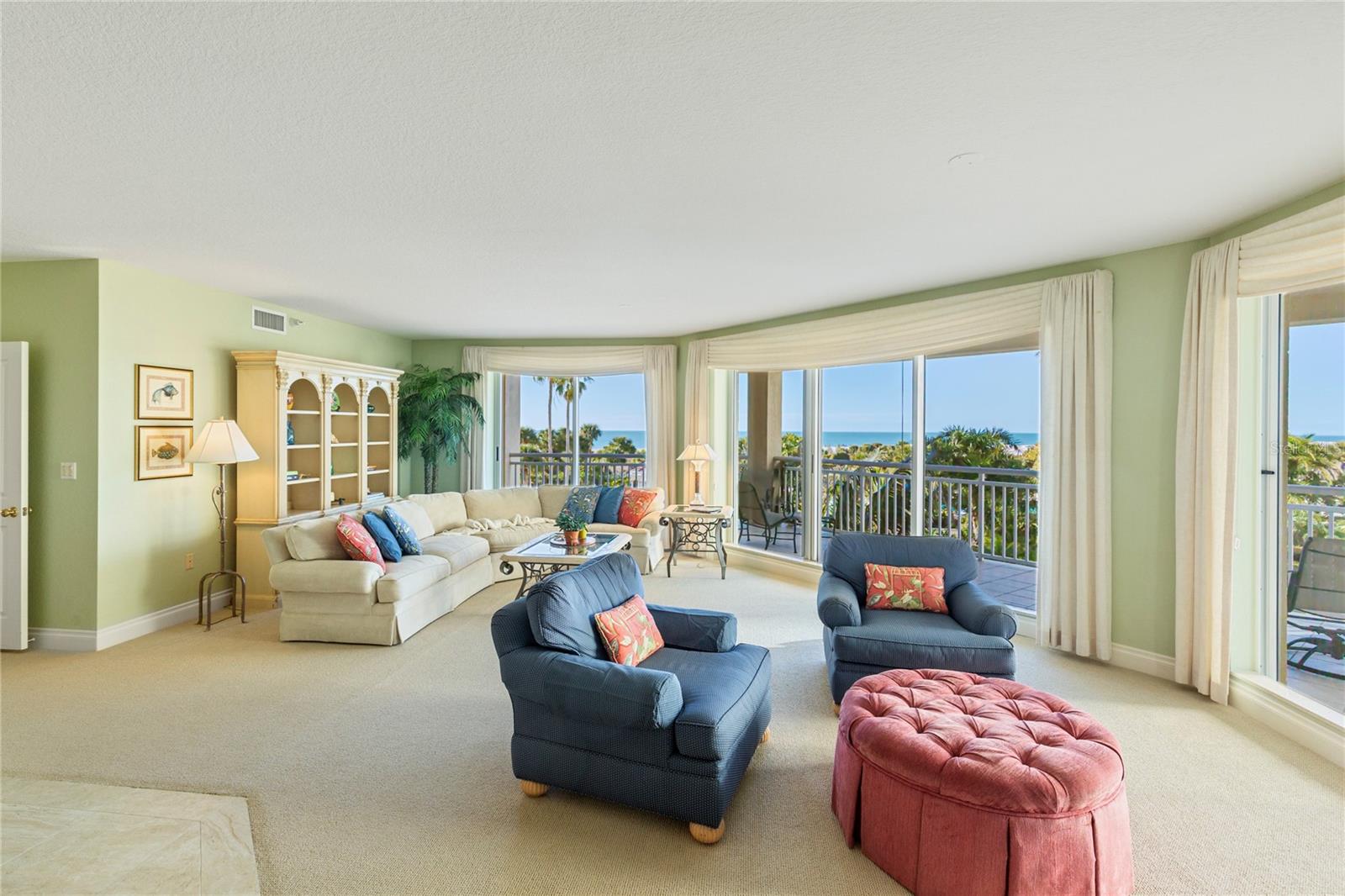 Listing photo id 9 for 1180 Gulf Boulevard 202