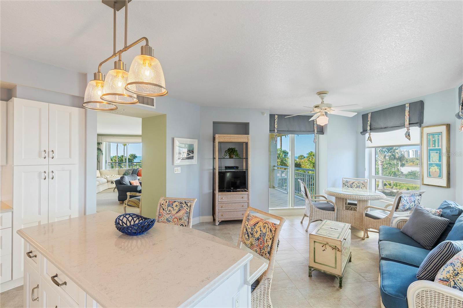 Listing photo id 12 for 1180 Gulf Boulevard 202