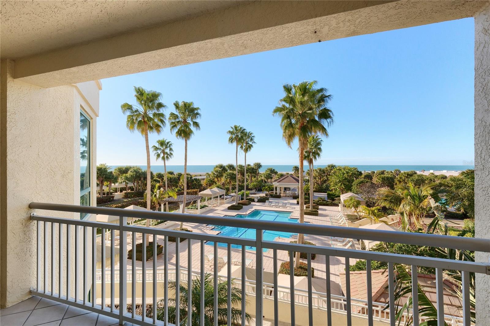 Listing photo id 14 for 1180 Gulf Boulevard 202