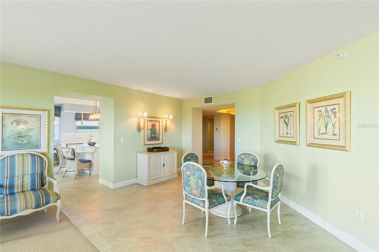 Listing photo id 15 for 1180 Gulf Boulevard 202
