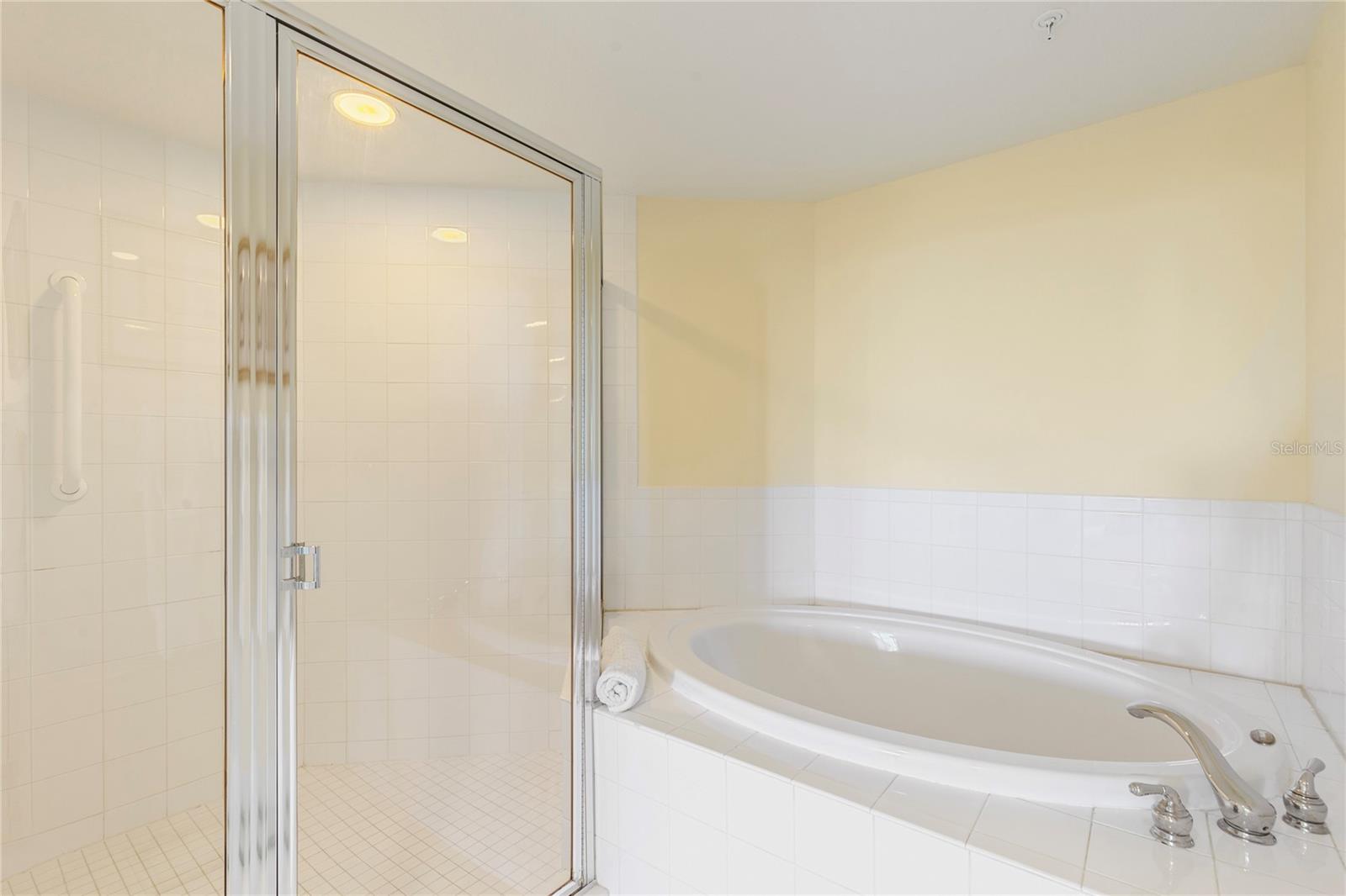 Listing photo id 19 for 1180 Gulf Boulevard 202