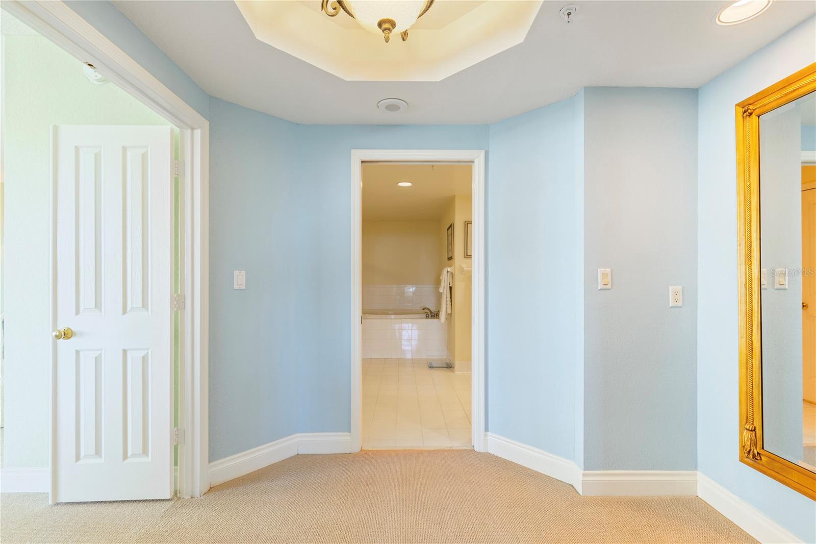 Listing photo id 25 for 1180 Gulf Boulevard 202