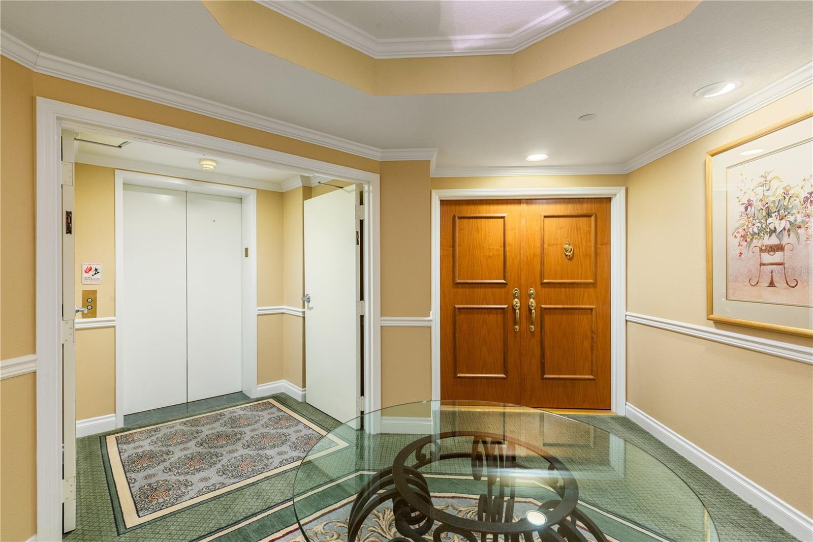 Listing photo id 1 for 1180 Gulf Boulevard 202