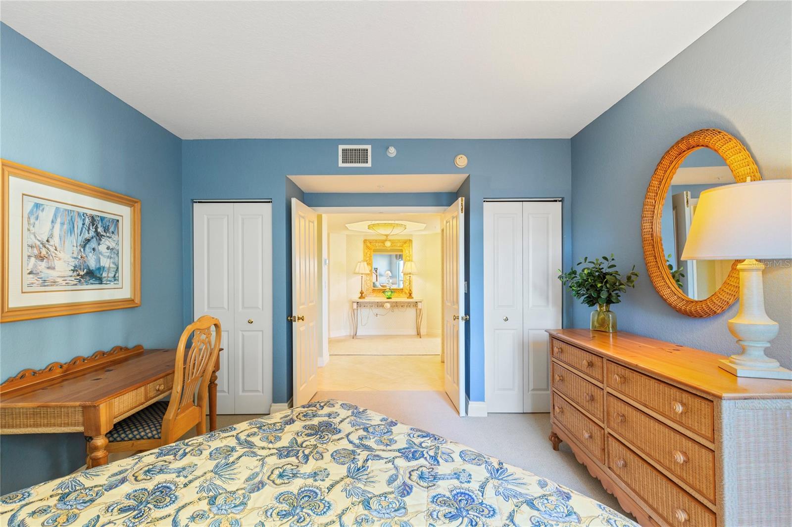 Listing photo id 31 for 1180 Gulf Boulevard 202