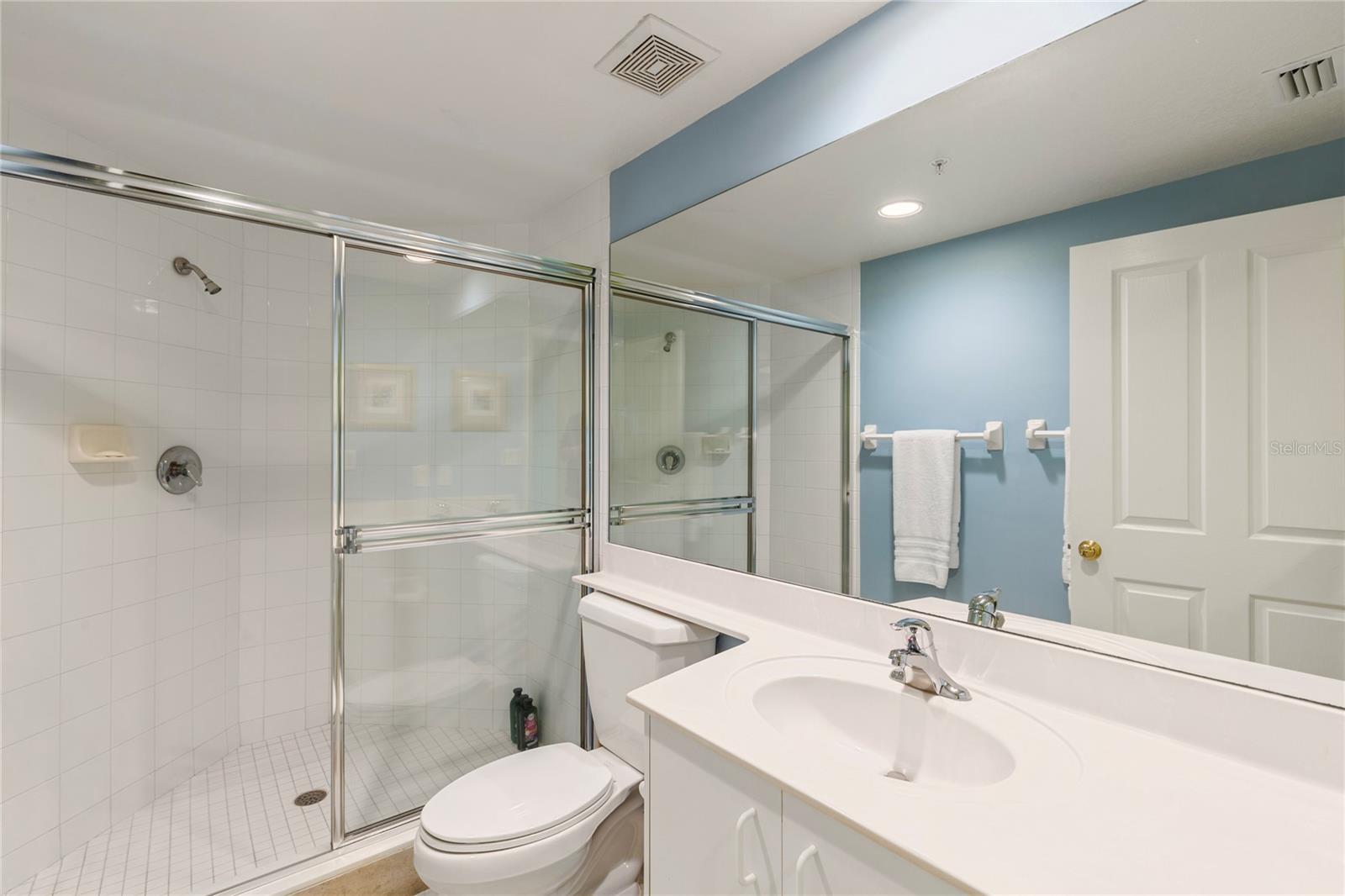 Listing photo id 34 for 1180 Gulf Boulevard 202